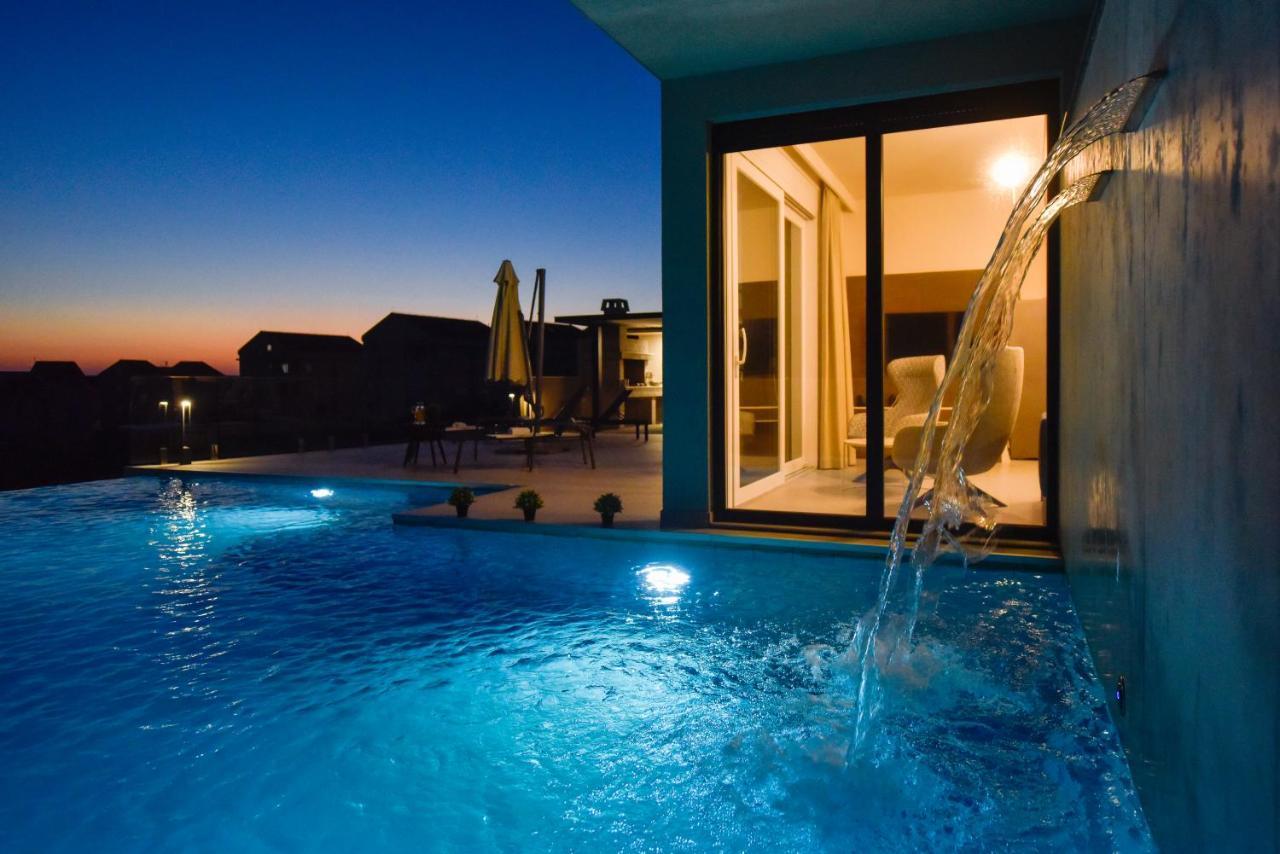 Villa Sara - Private Infinity Pool ノヴァリャ エクステリア 写真
