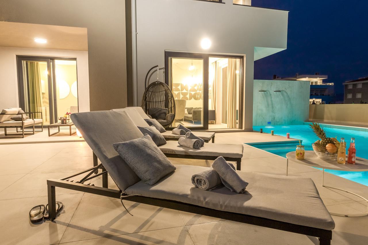 Villa Sara - Private Infinity Pool ノヴァリャ エクステリア 写真
