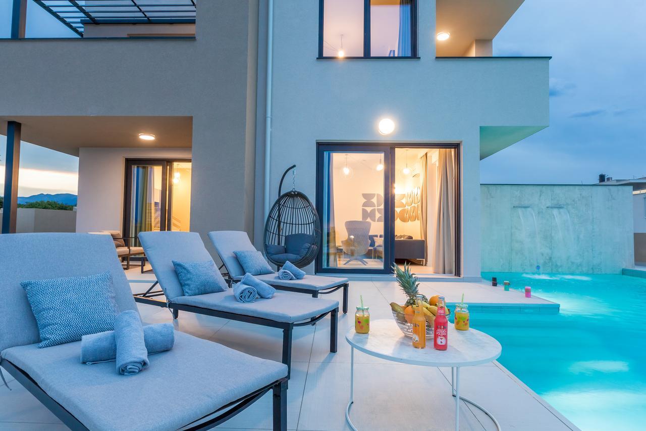 Villa Sara - Private Infinity Pool ノヴァリャ エクステリア 写真